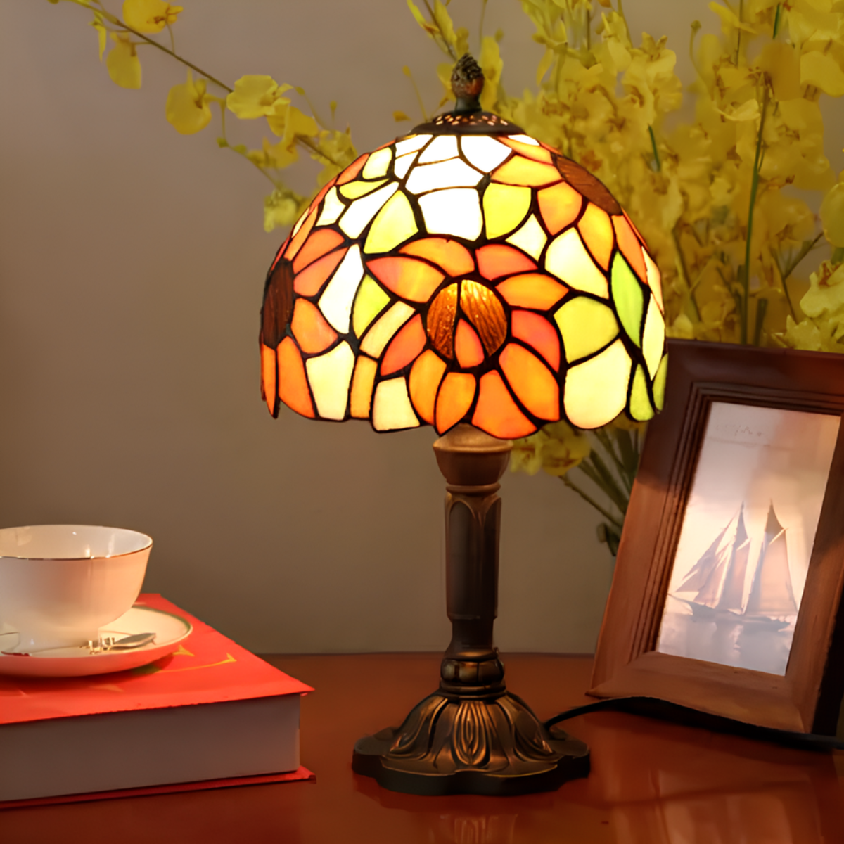 Antique Stained Glass Lamp for Timeless Elegance and Warm Glow NaLani