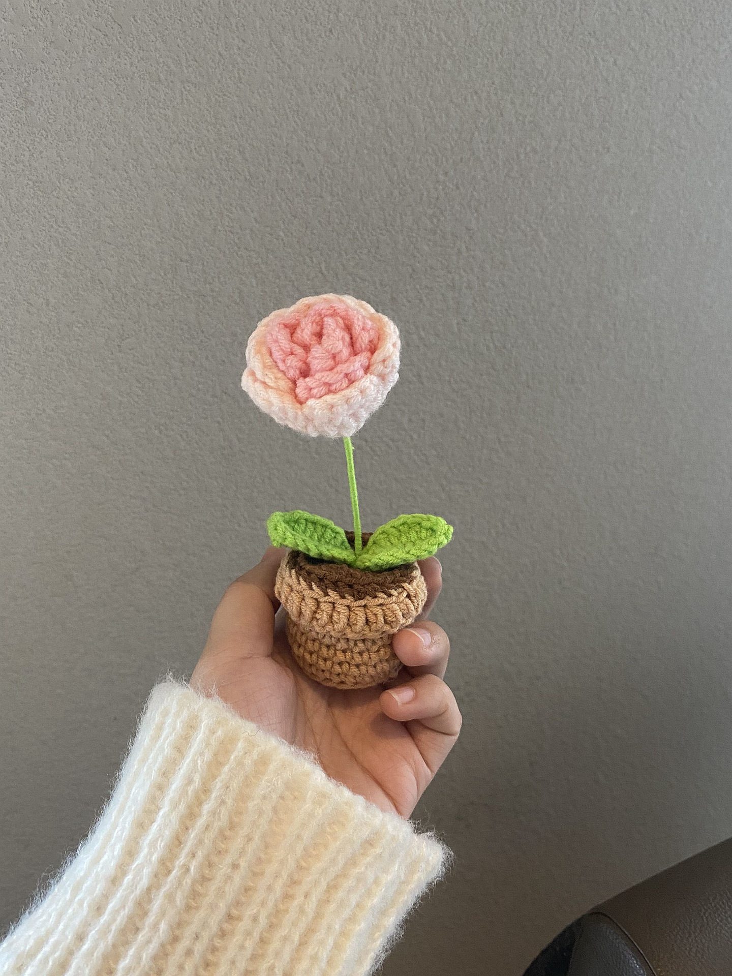 Crochet Flower Pot Decoration With Ceramic Base Gradient pink rose NALANI