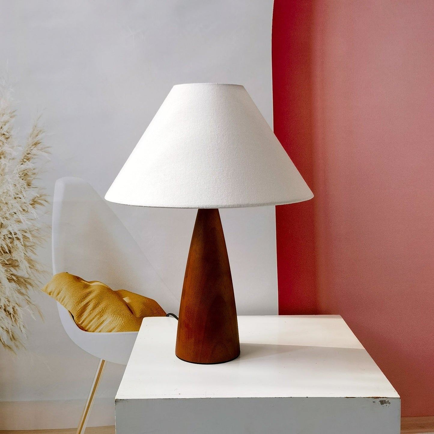 HeritageLight Inspired Solid Wood Table Lamp for Timeless Elegance NALANI