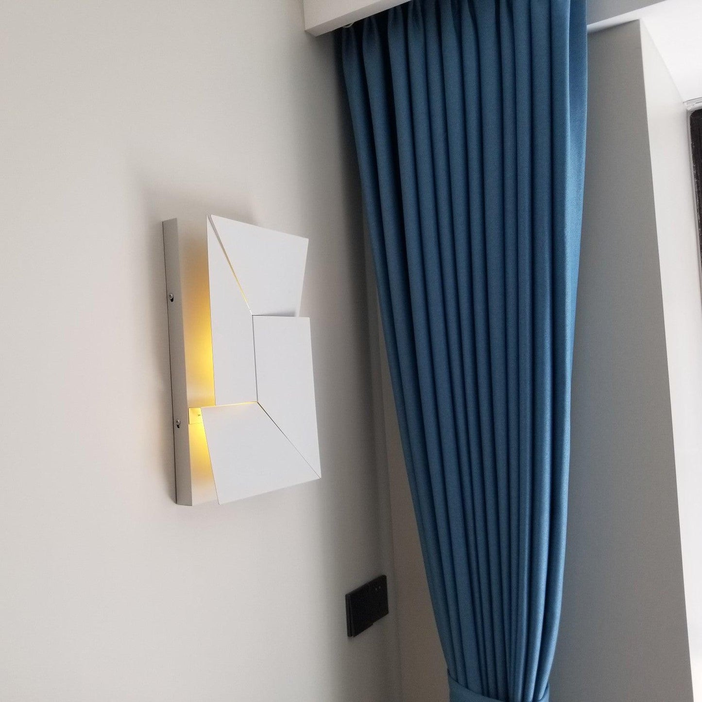 LED Diffused Aluminum Wall Sconce Matte White Modern NALANI