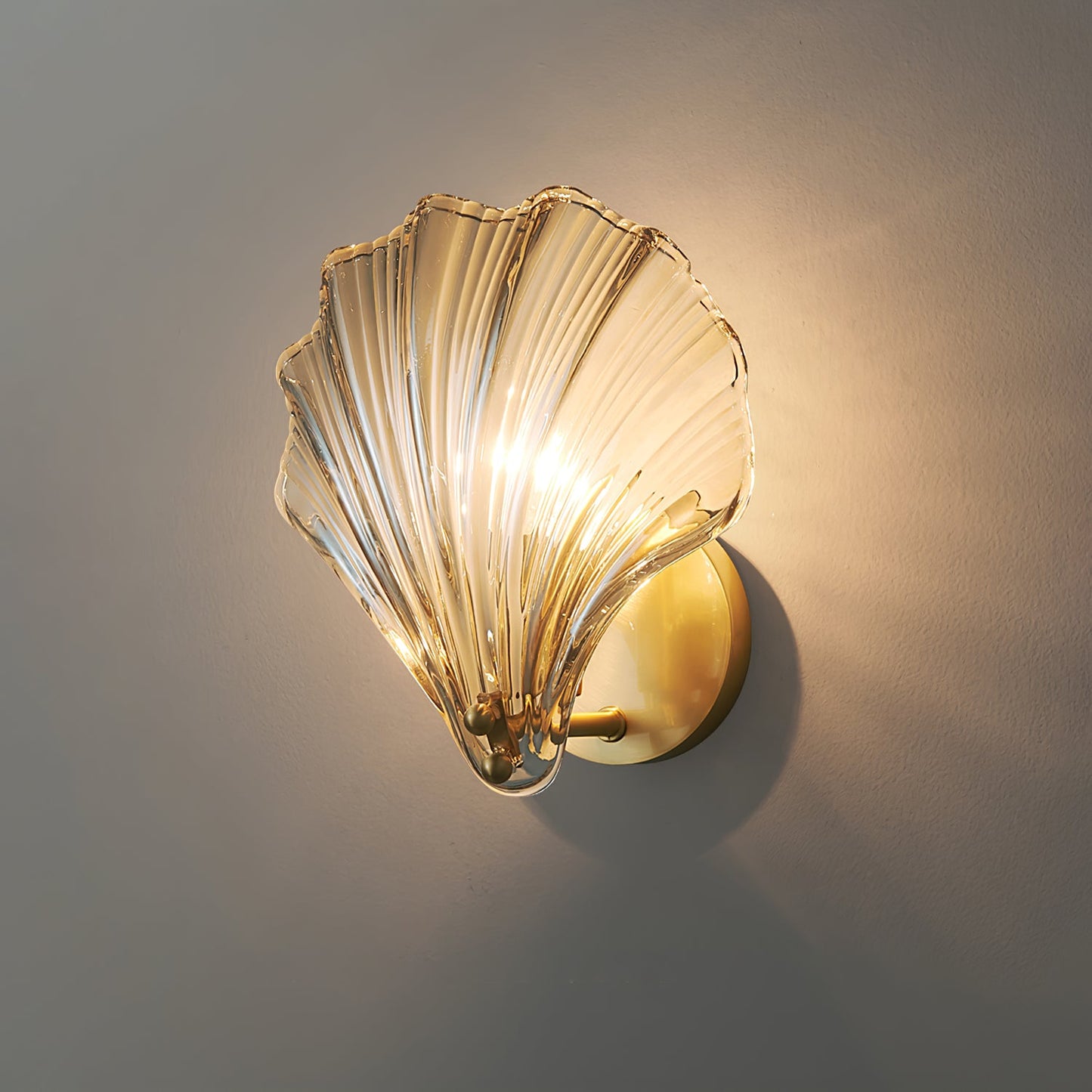 Shell Wall Light With Brass Finish Elegant Accent Lighting Model B ∅ 7.9″x H 8.7″ Brass & Amber NALANI