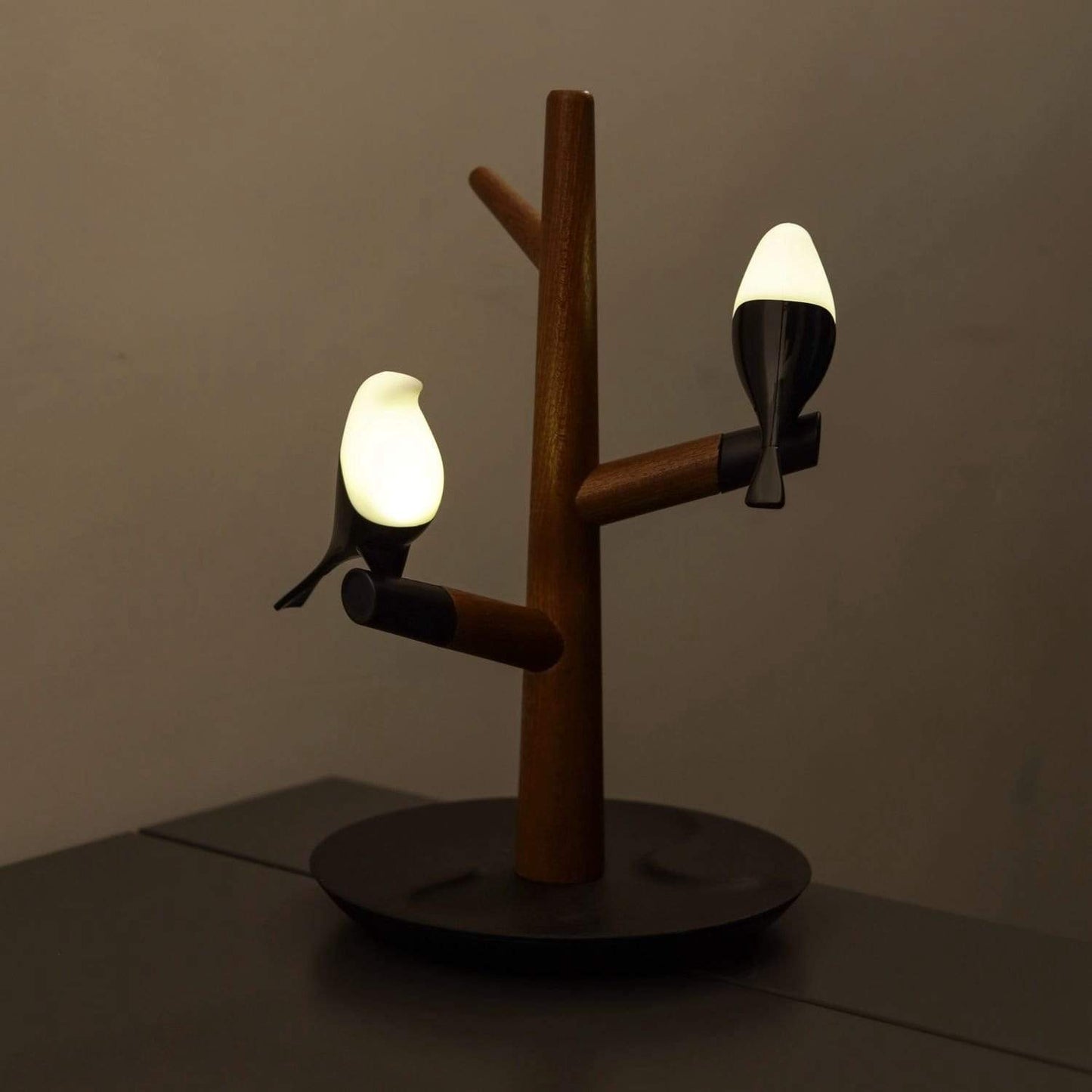 Versatile Table Lamp with Wireless Charging and Modern Design NaLani