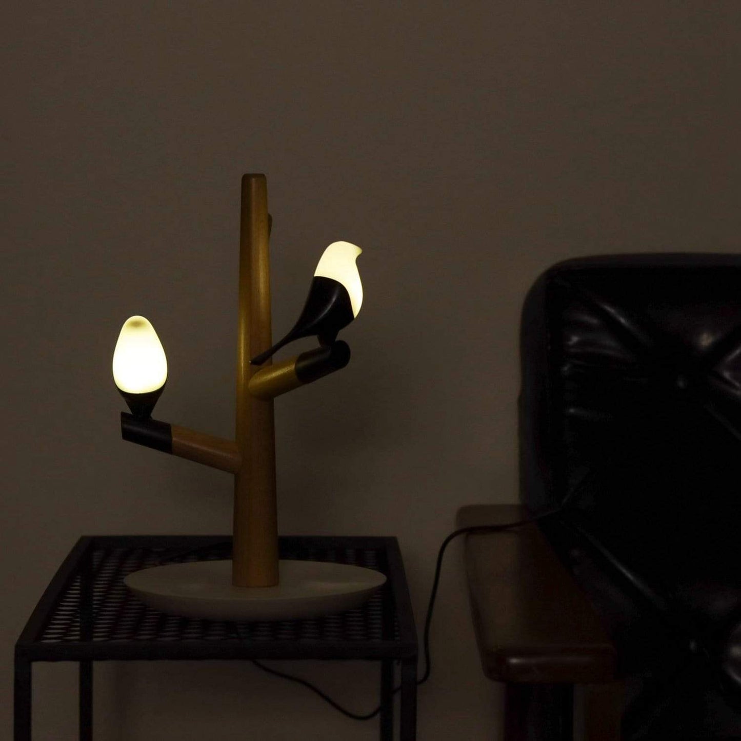Versatile Table Lamp with Wireless Charging and Modern Design NaLani