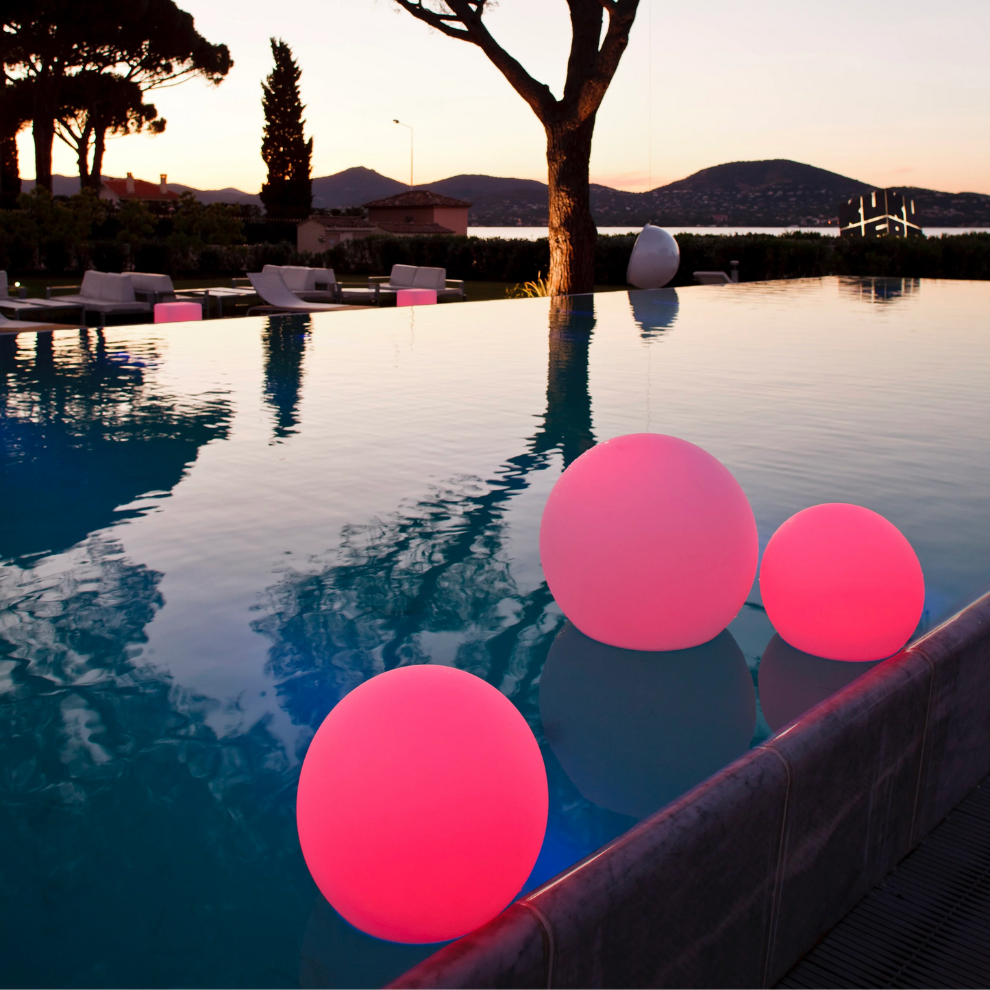 Velvòi | Garden Light with Remote Control and 16 Colors Options NALANI