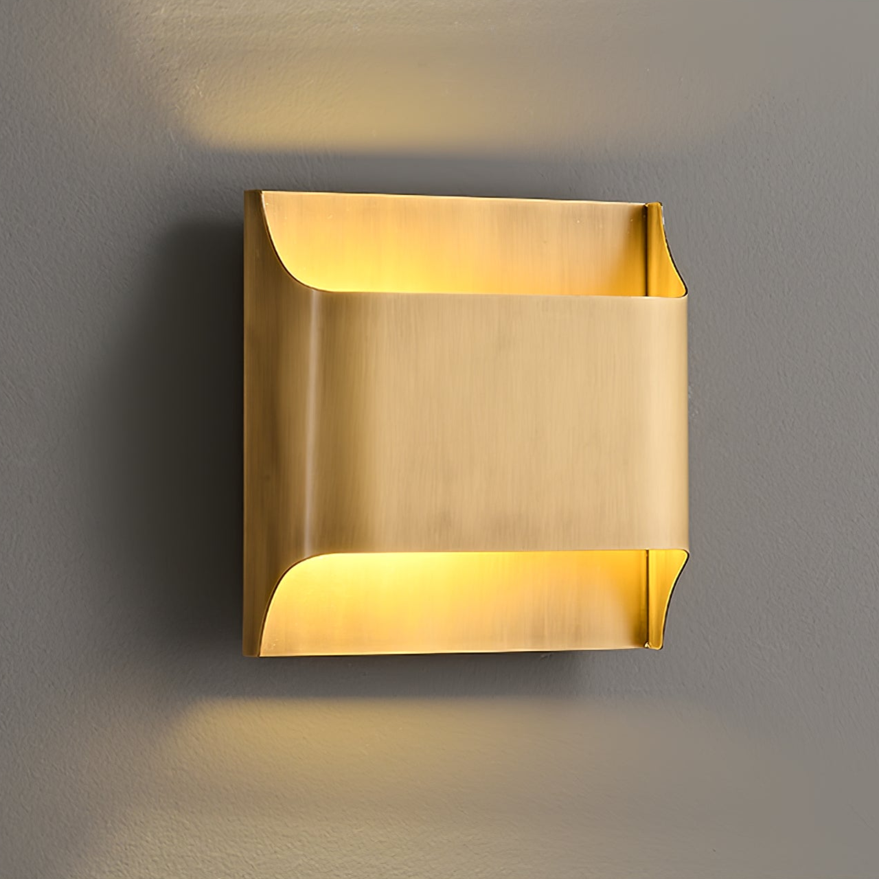 Brass Wall Lamp With Vintage Finish And Oil Coating NALANI