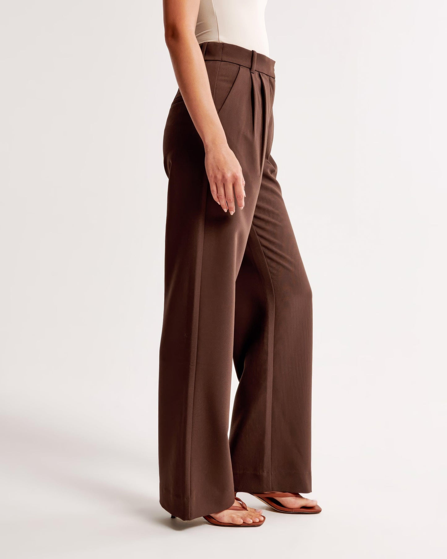 High Waist Pleated Leg Trousers With Tailored Fit For Women