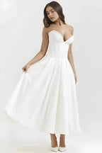 Vestido Laarni con corpiño esculpido y ballenas y falda voluminosa