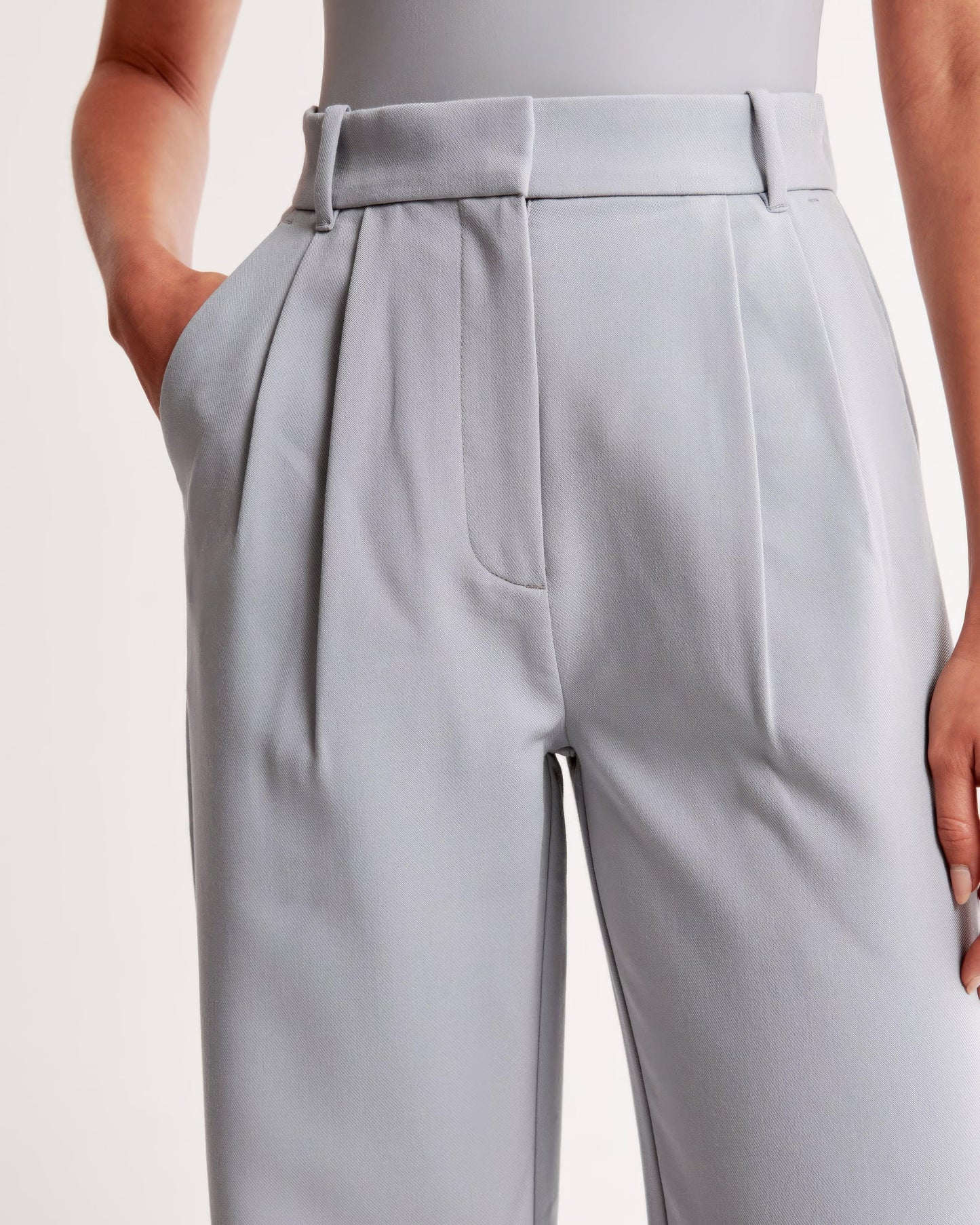 High Waist Pleated Leg Trousers With Tailored Fit For Women