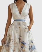 Rowella | Elegante abito lungo plissettato con scollo a V e cintura a nastro in vita