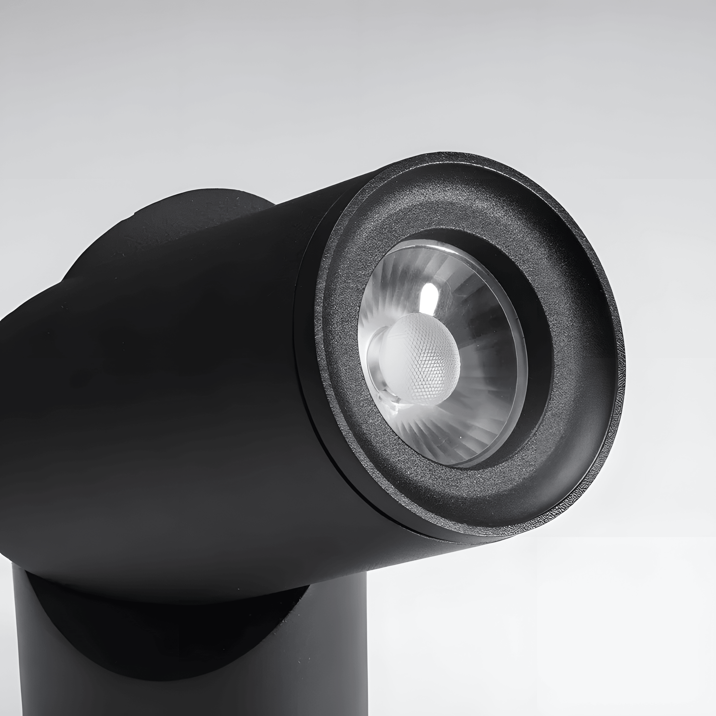 Arvesso | Modern Adjustable Spotlight for Versatile Lighting Solutions NaLani