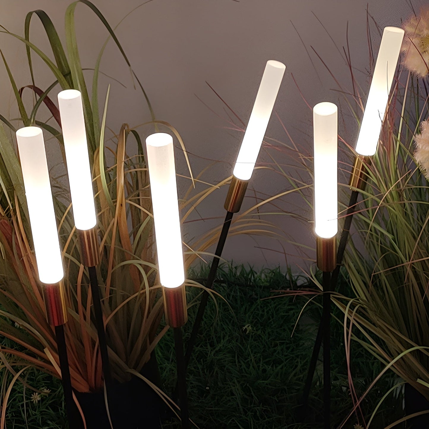 Modern Solar Powered Outdoor LED Garden Lights for Easy Lighting NaLani