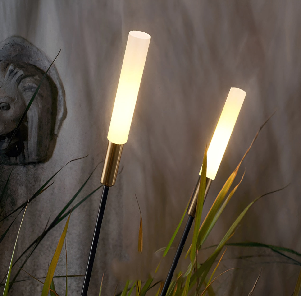 Modern Solar Powered Outdoor LED Garden Lights for Easy Lighting NaLani