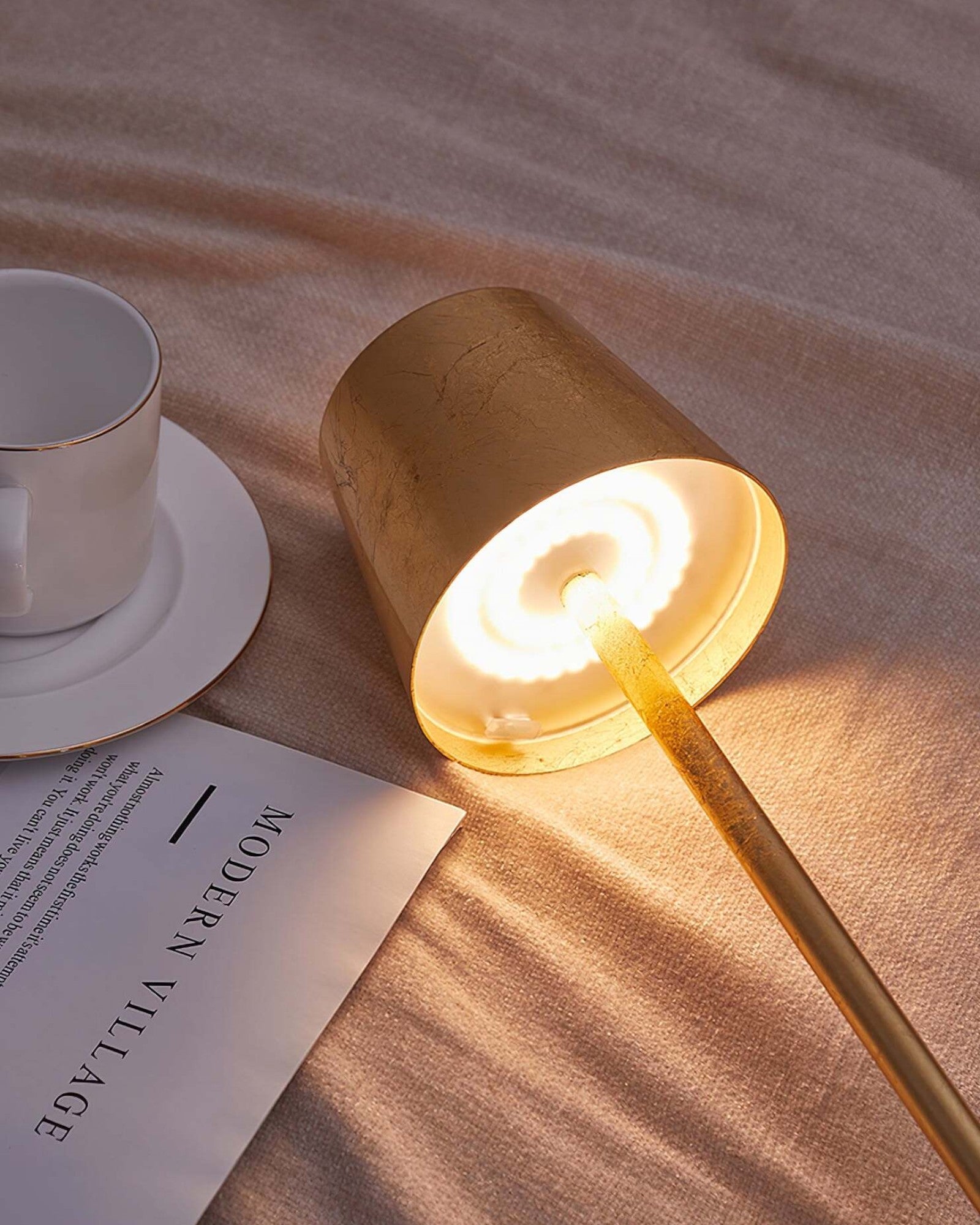 Navetti | LED table lamp with 3-colour touch control and USB charging NaLani