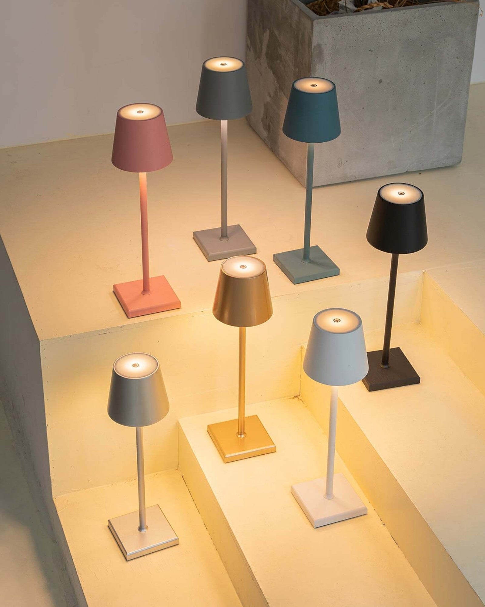 Navetti | LED table lamp with 3-colour touch control and USB charging NaLani