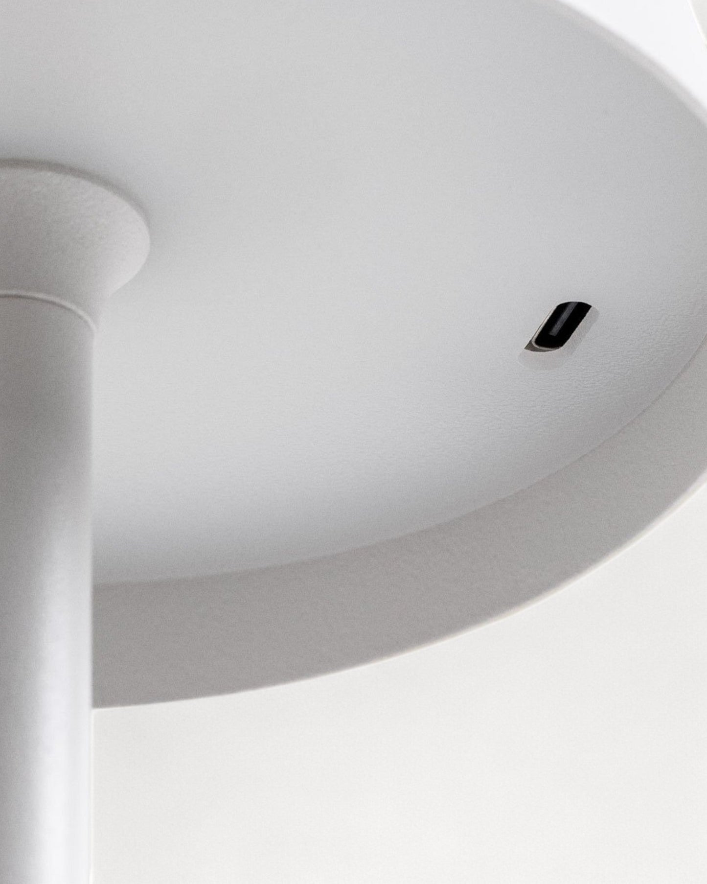 Navetti | LED table lamp with 3-colour touch control and USB charging NaLani