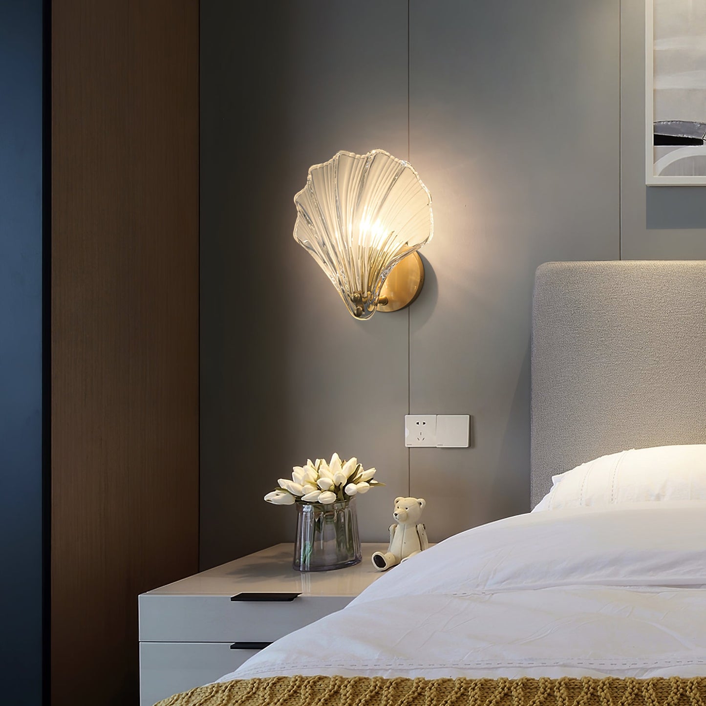 Shell Wall Light With Brass Finish Elegant Accent Lighting NALANI