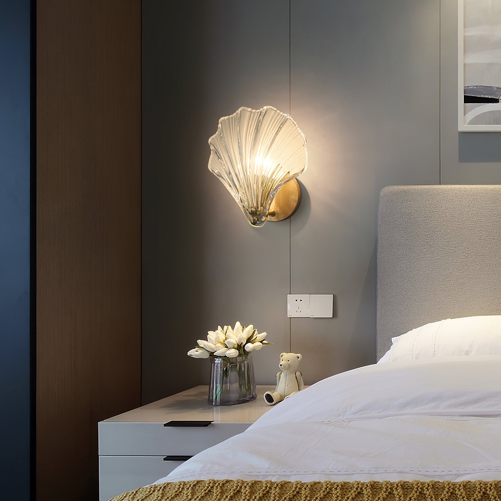 Shell Wall Light With Brass Finish Elegant Accent Lighting NALANI