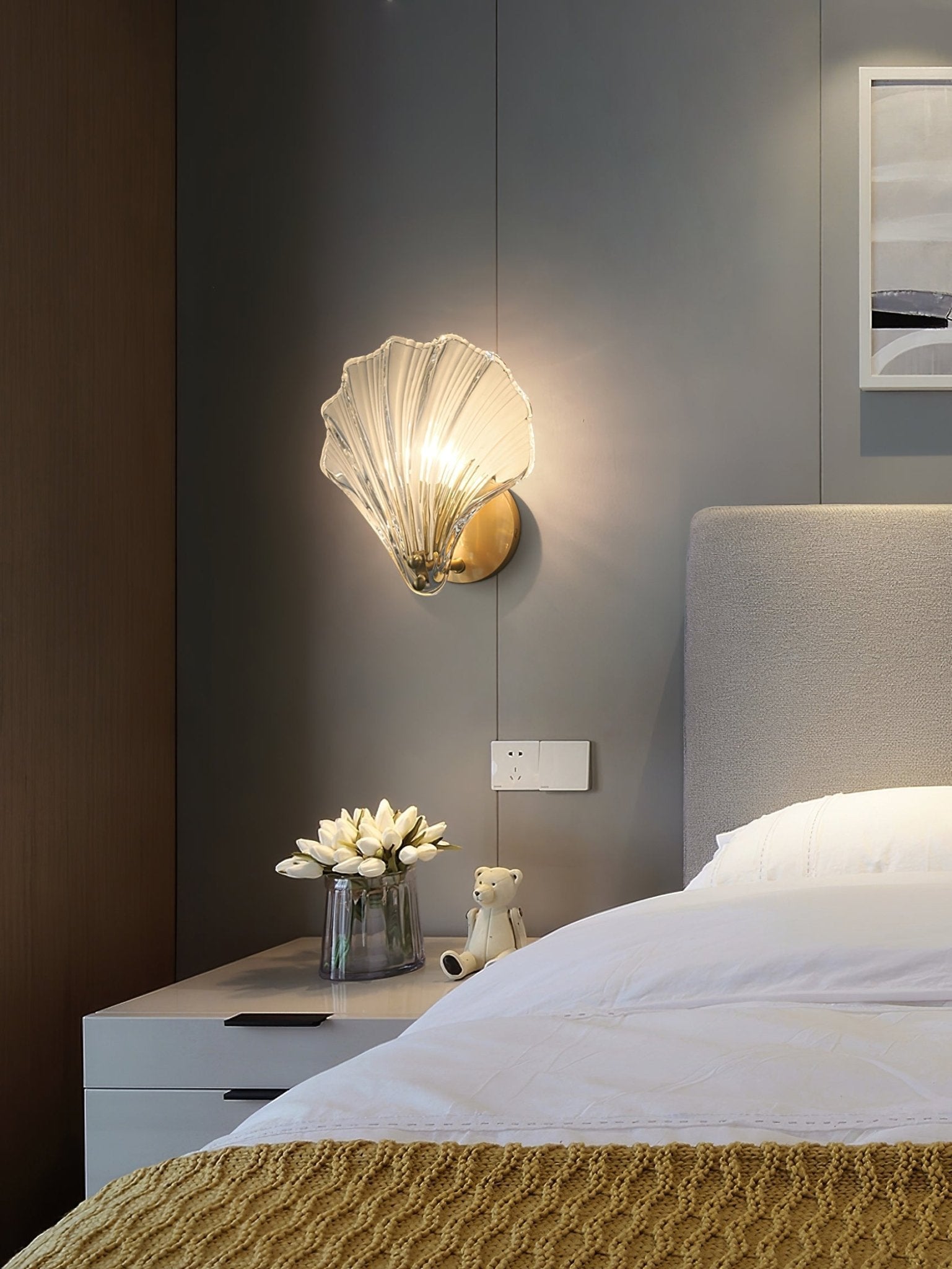 Shell Wall Light With Brass Finish Elegant Accent Lighting NALANI