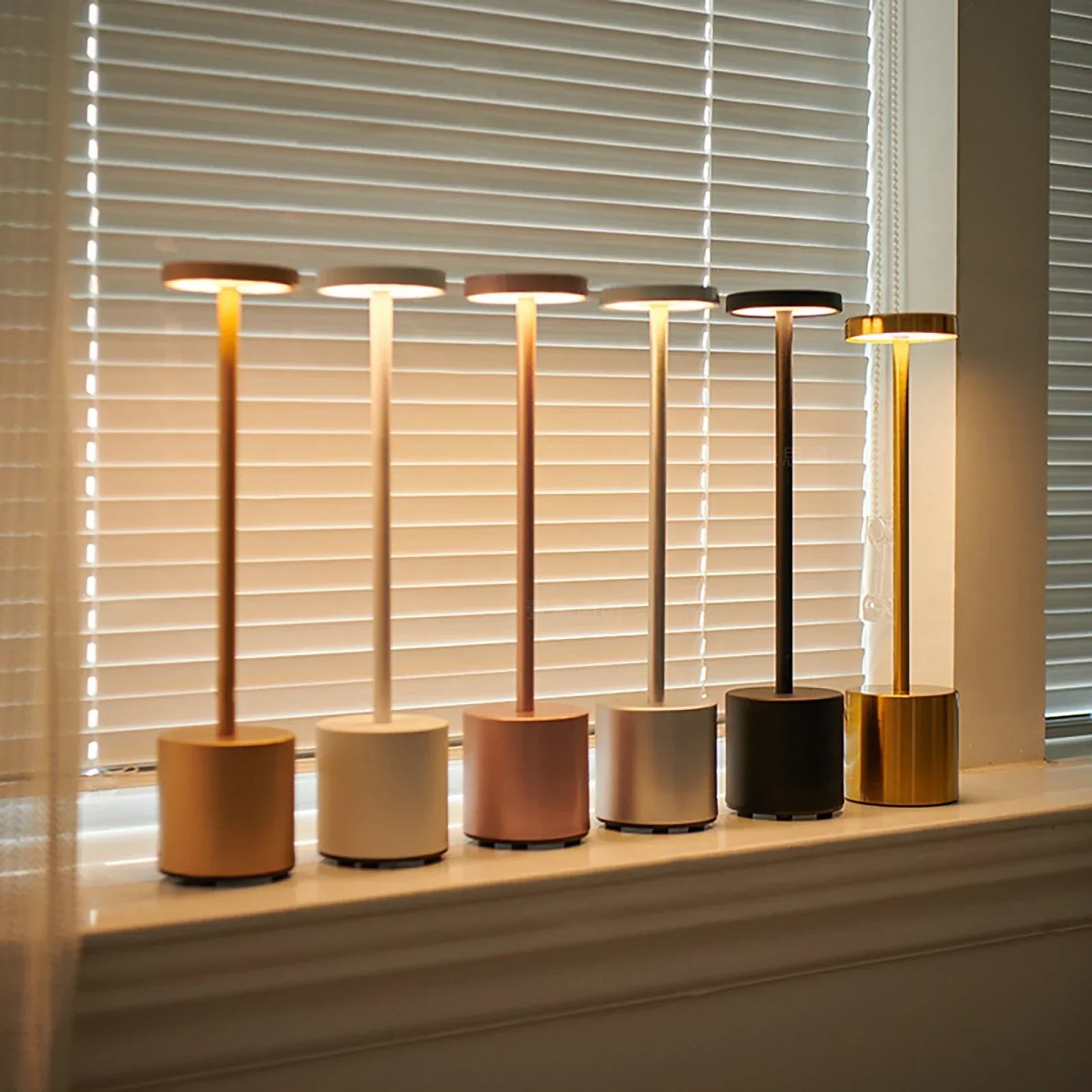Tèssura | LED Table Lamp with Touch Sensor for Modern Lighting Gold NALANI