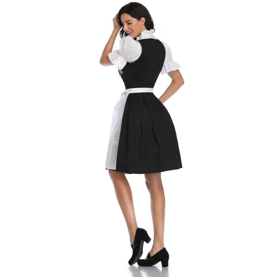 Bavorský dirndl – krátké šaty a kostým na Oktoberfest