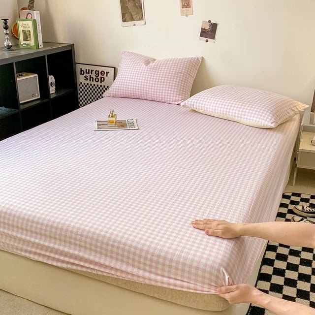 Classic Checkerboard Fitted Sheet for Minimalist Bedroom Decor - Nalani - UK Fashion Clothing and Decor