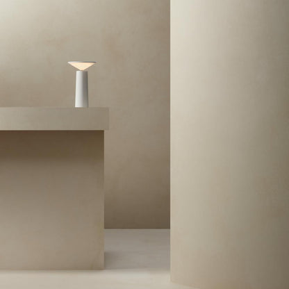 Navetti | LED Table Lamp Dimmable 360° Rotatable 2000mAh Rechargeable Battery Modern Design NALANI