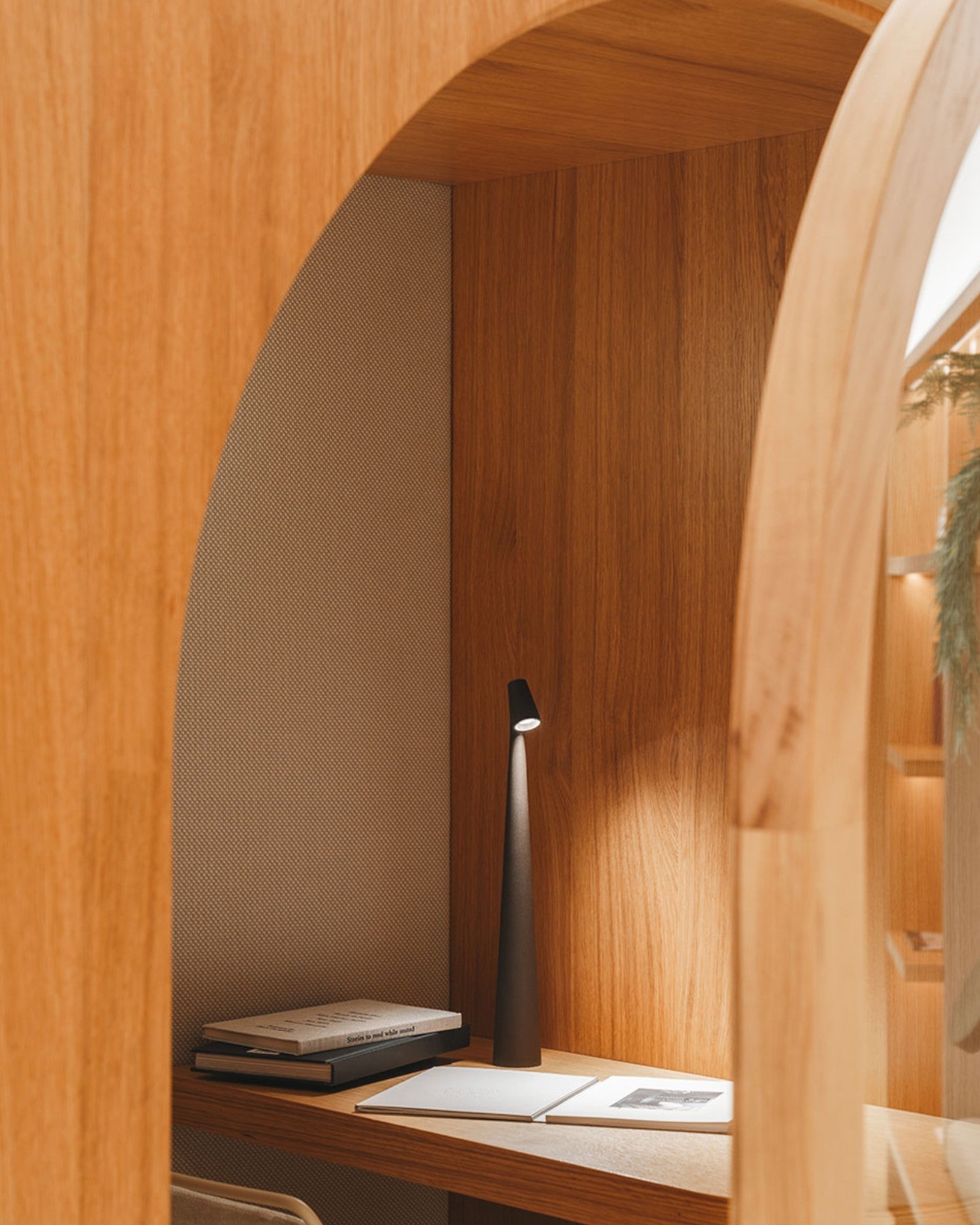 Navetti | Modern table lamp with touch control and 3 brightness levels NALANI