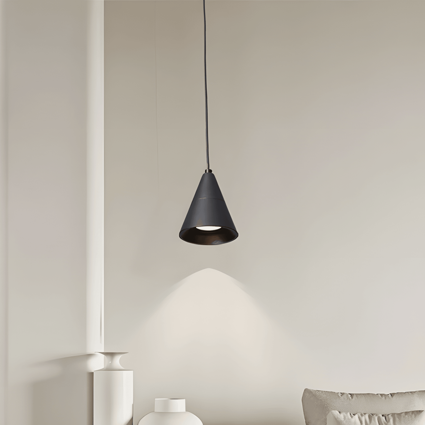 Navetti Minimalistic Pendant Spotlight for Focused Illumination NALANI