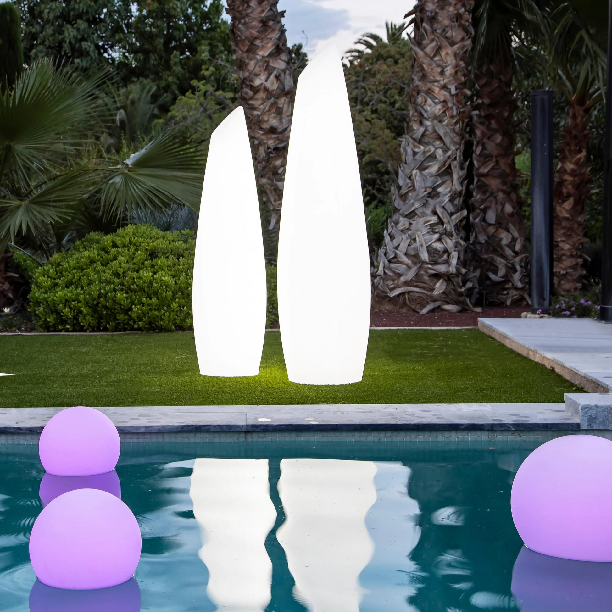 Velvòi | Garden Light with Remote Control and 16 Colors Options NALANI